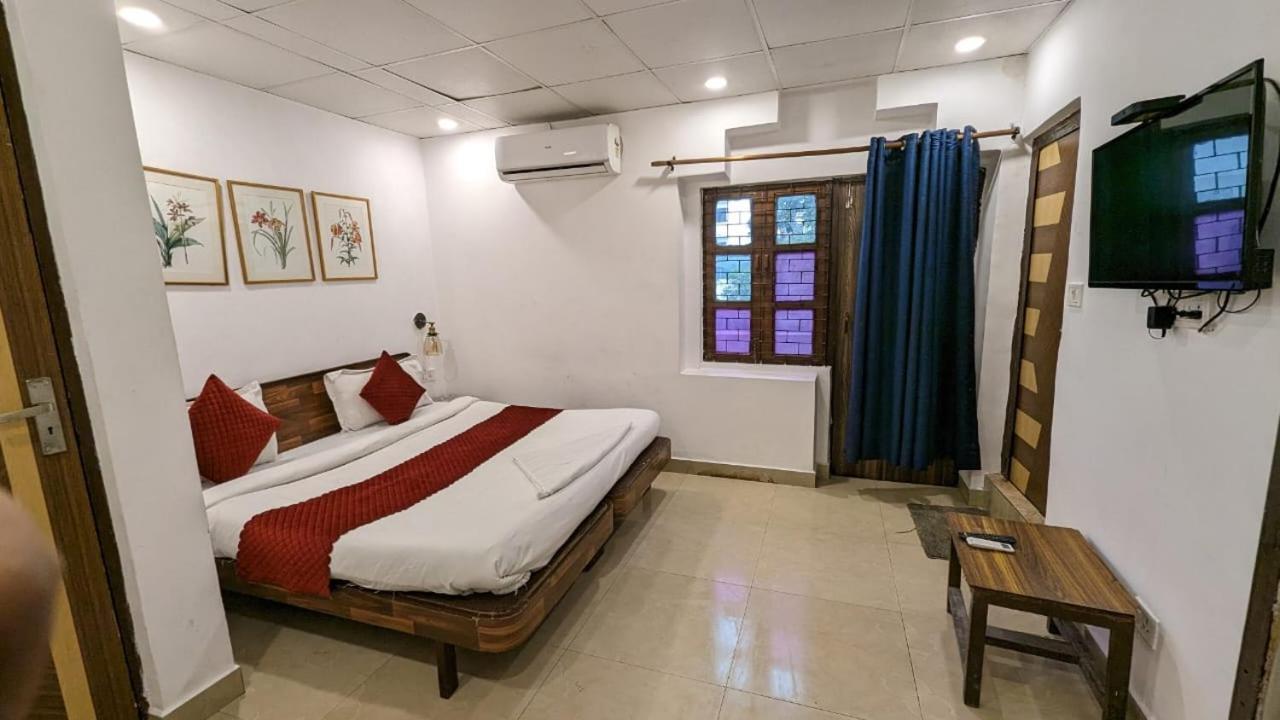 Coast Residency - East Of Kailash 3*